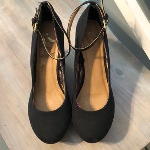 🍀SHOE SALE🍀Report Wedges💙